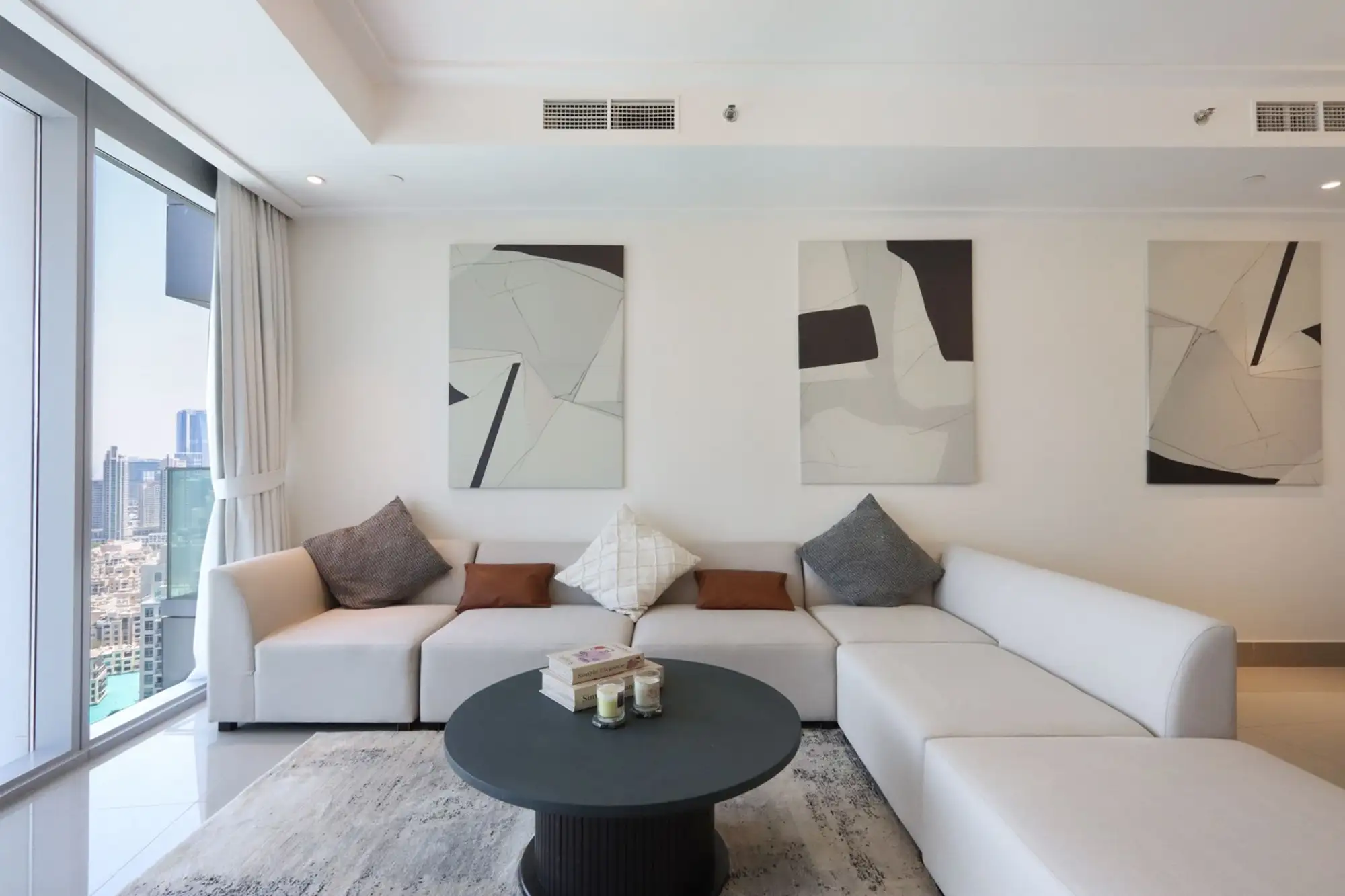 2BR with Iconic Burj and Dubai Fountain Views, Dubai