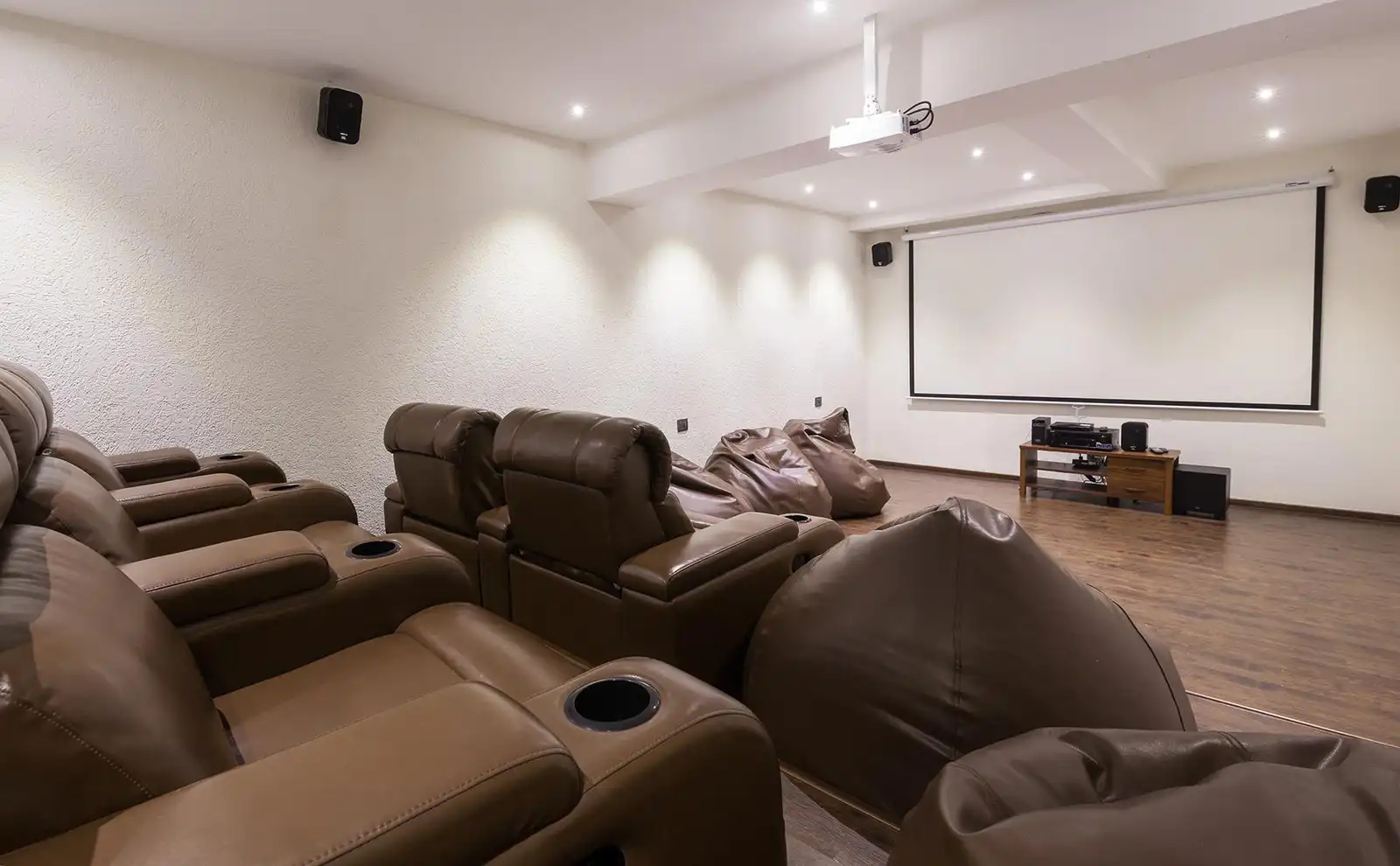3 Rooms @ Grande Montana, Panchgani