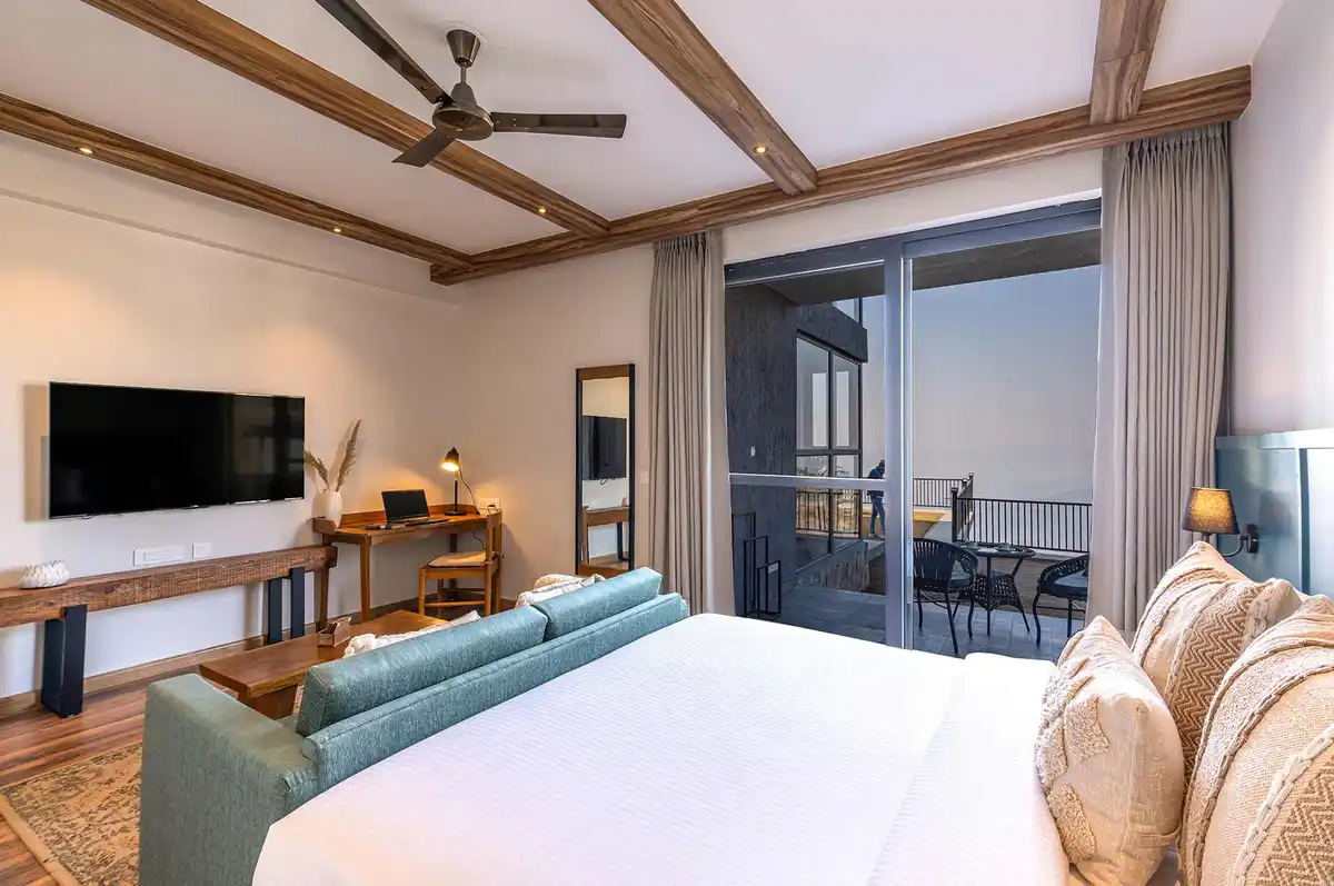 3 Rooms @ Savara w/ Heated Infinity Pool and Jacuzzi, Kasauli