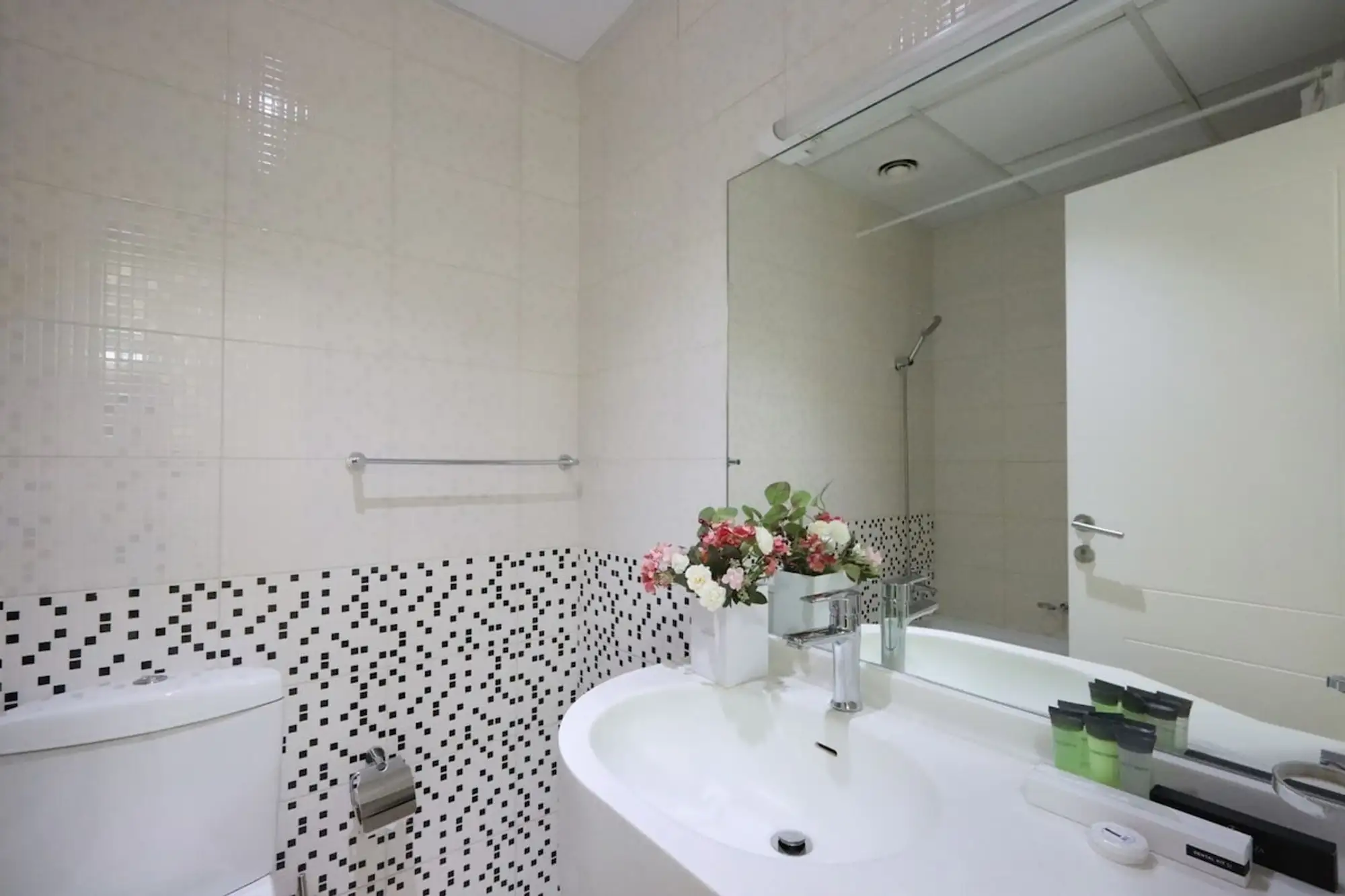 3B with Marina Views, Near Beach & Marina Mall, Dubai