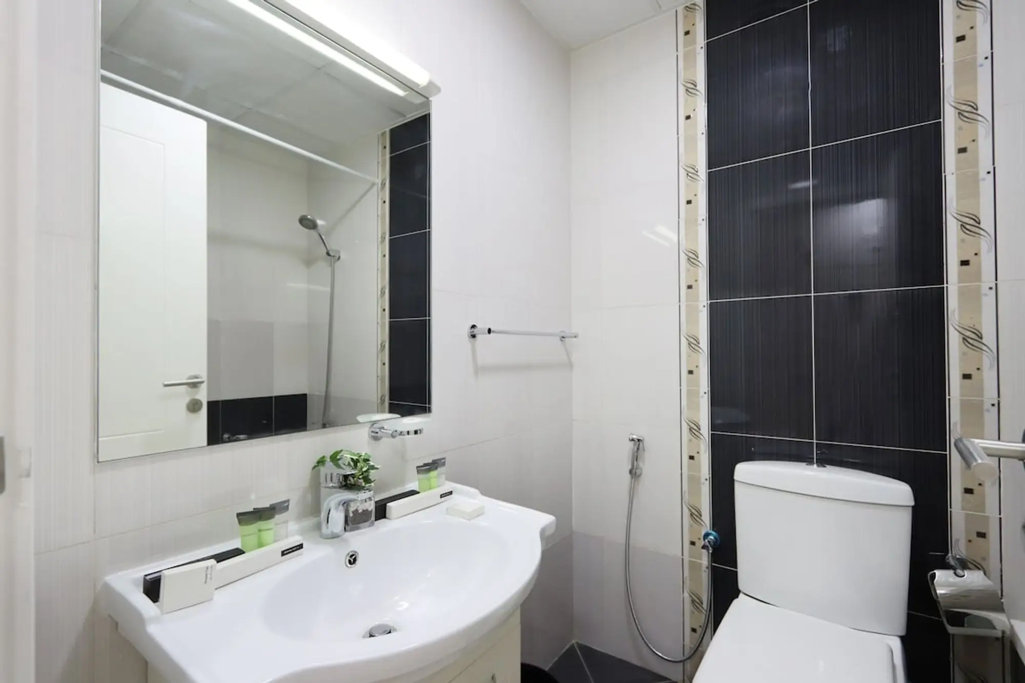 3B with Marina Views, Near Beach & Marina Mall, Dubai