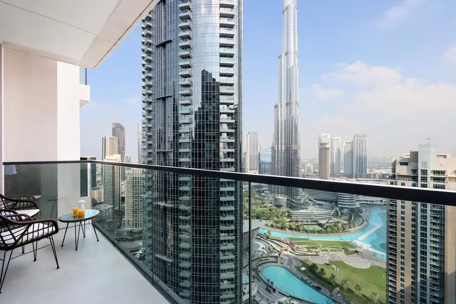3BR + 1 with Burj and Fountain Views, Dubai