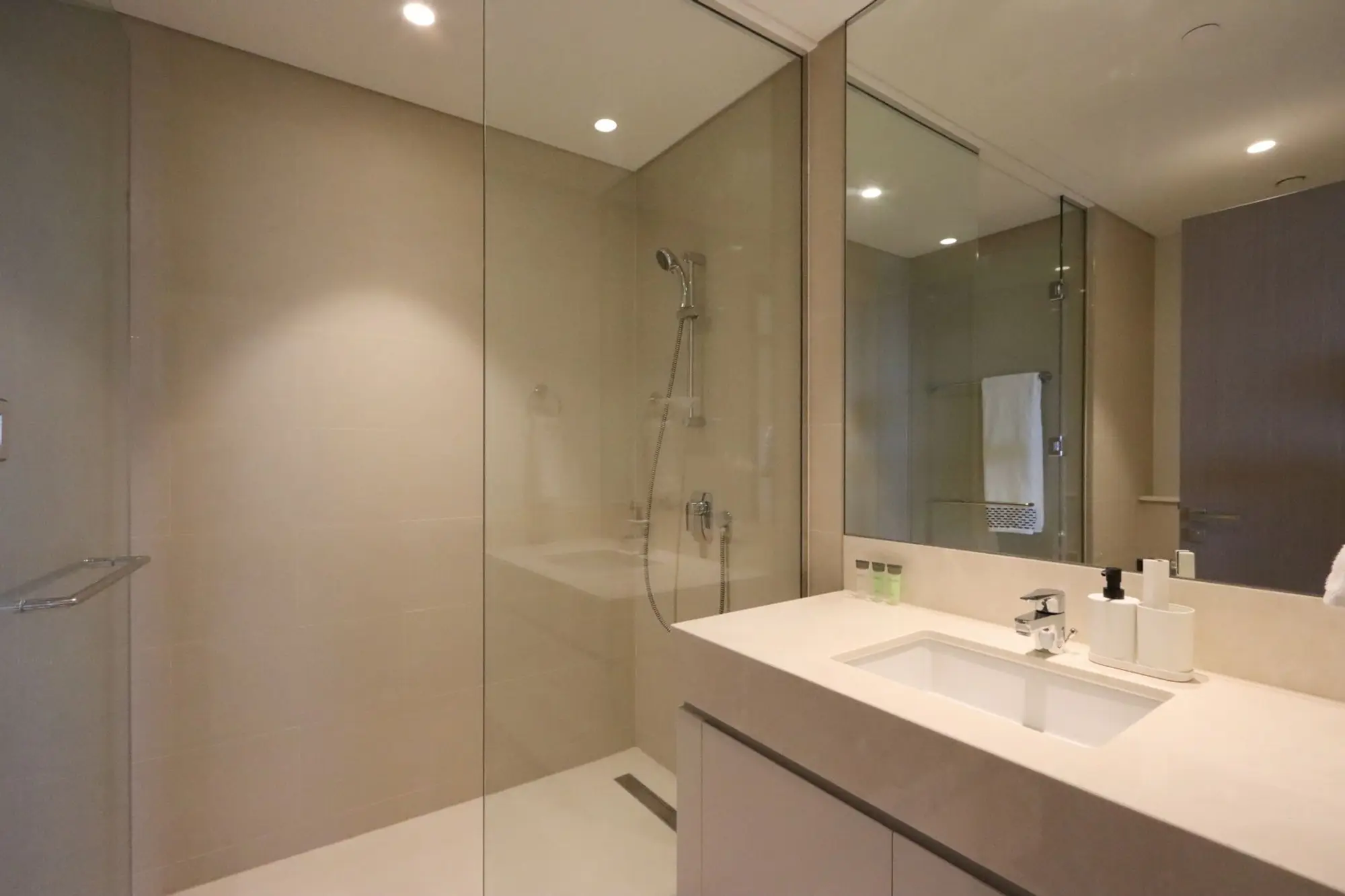 3BR + 1 with Burj and Fountain Views, Dubai