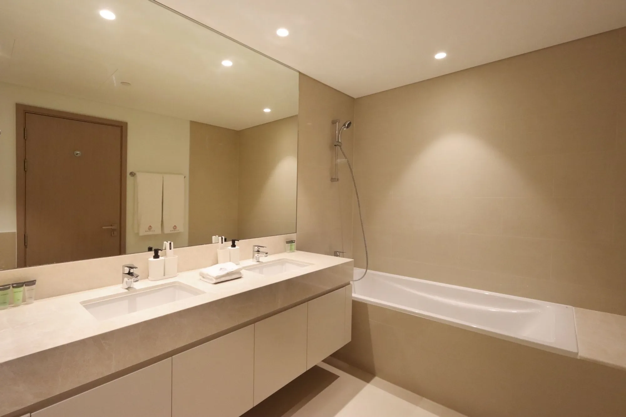 3BR + 1 with Burj and Fountain Views, Dubai