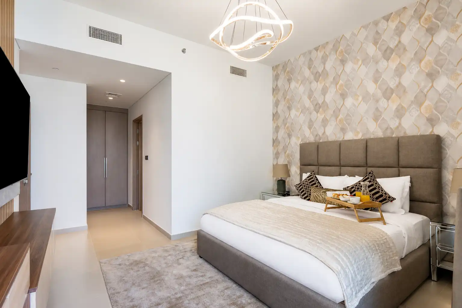 3BR + 1 with Burj and Fountain Views, Dubai