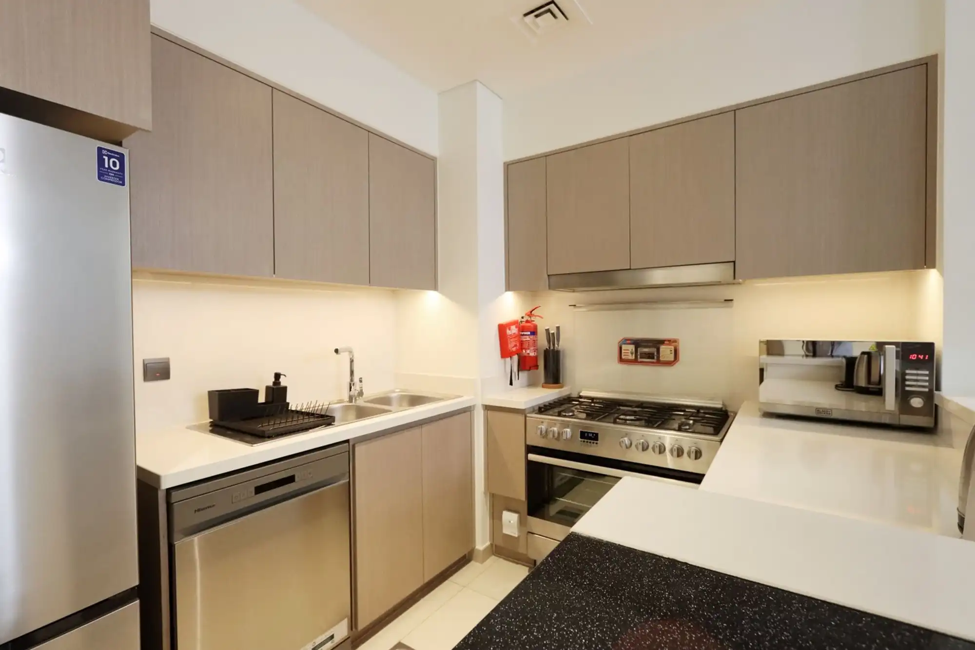 3BR + 1 with Burj and Fountain Views, Dubai