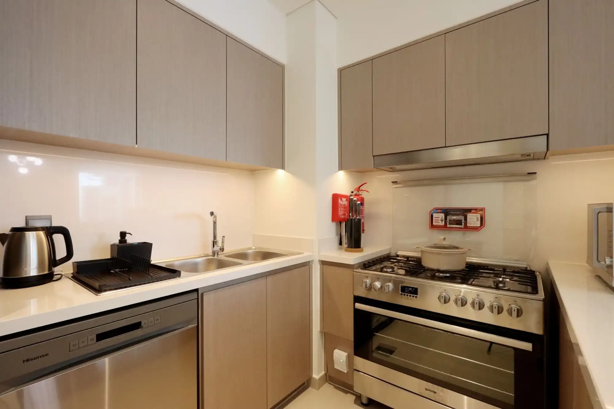 3BR + 1 with Burj and Fountain Views, Dubai