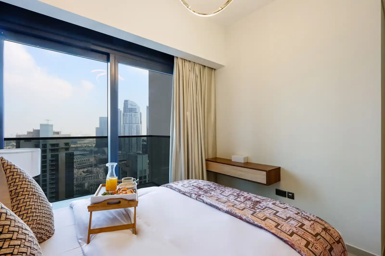 3BR + 1 with Burj and Fountain Views, Dubai
