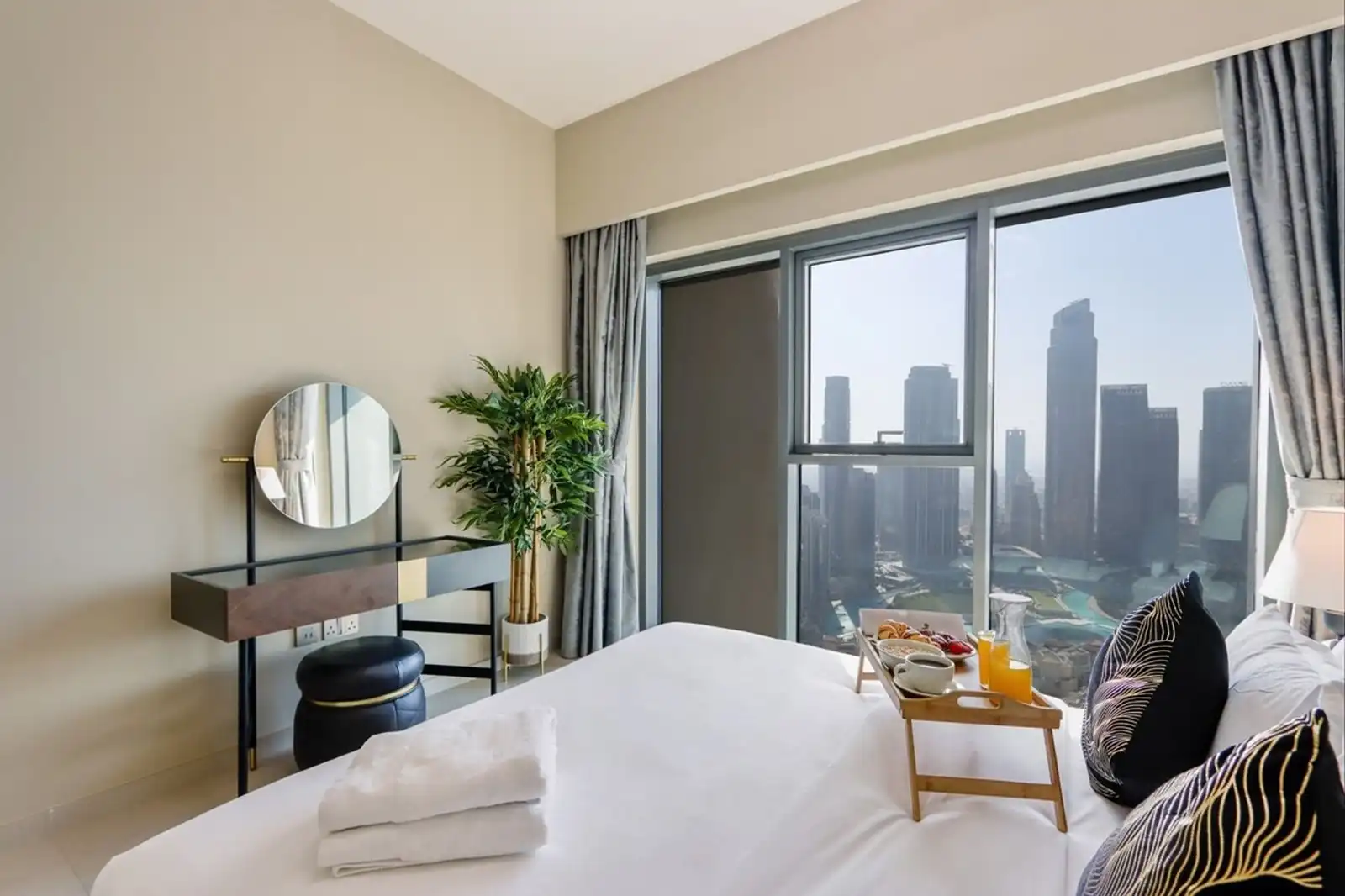 3BR Suite with Burj and Fountain Views, Dubai