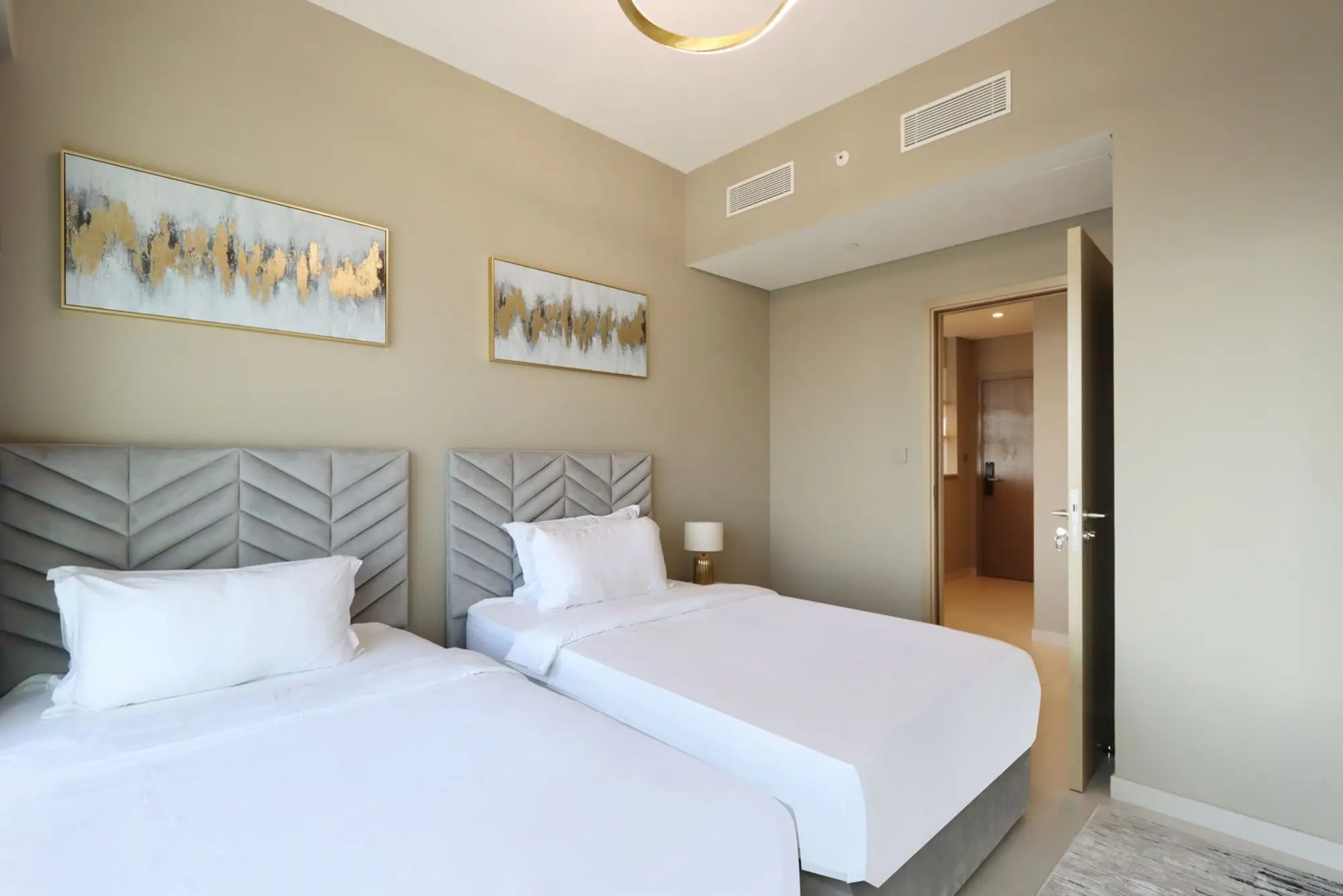 3BR Suite with Burj and Fountain Views, Dubai
