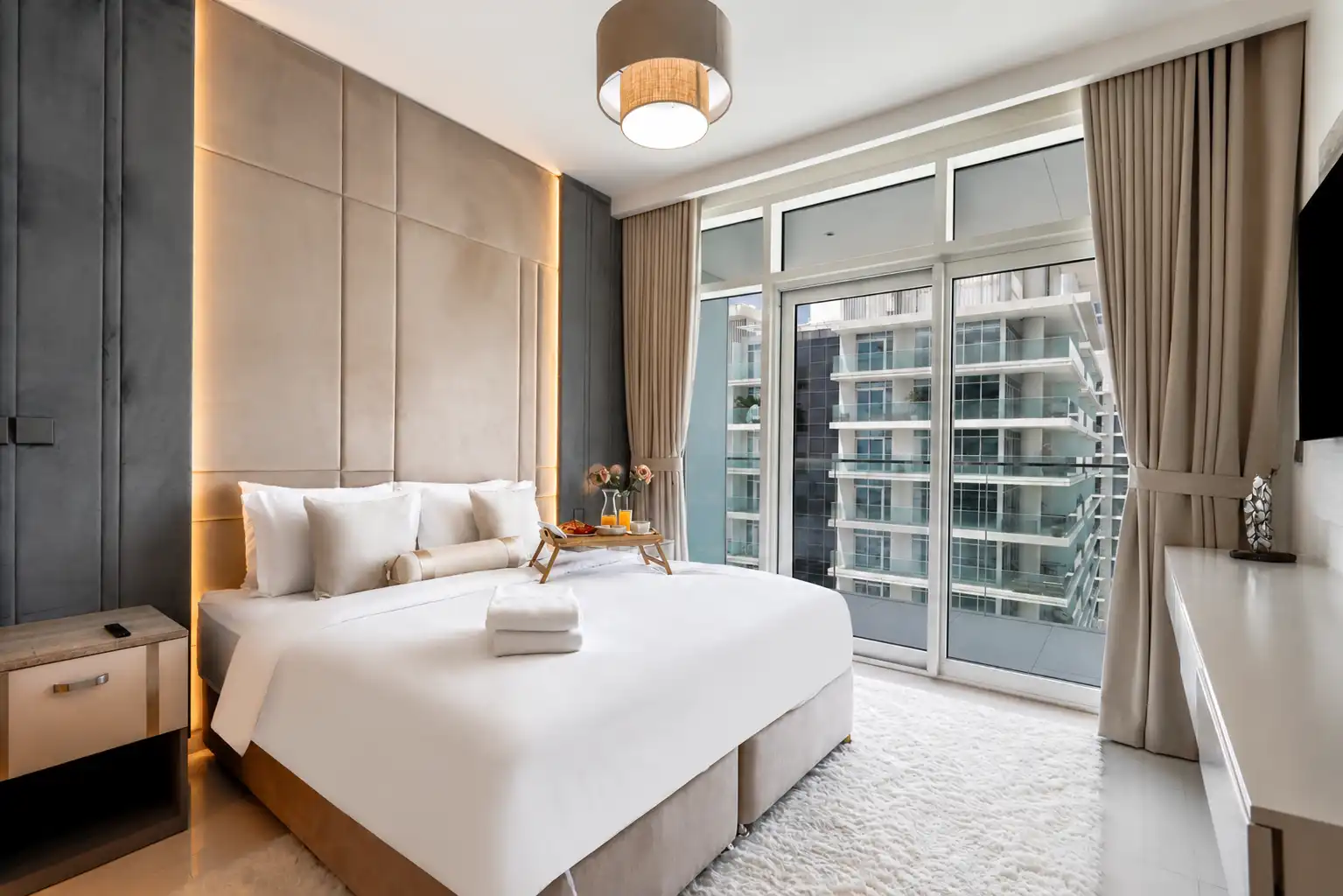 3BR with Marina Skyline View & Private Beach, Dubai