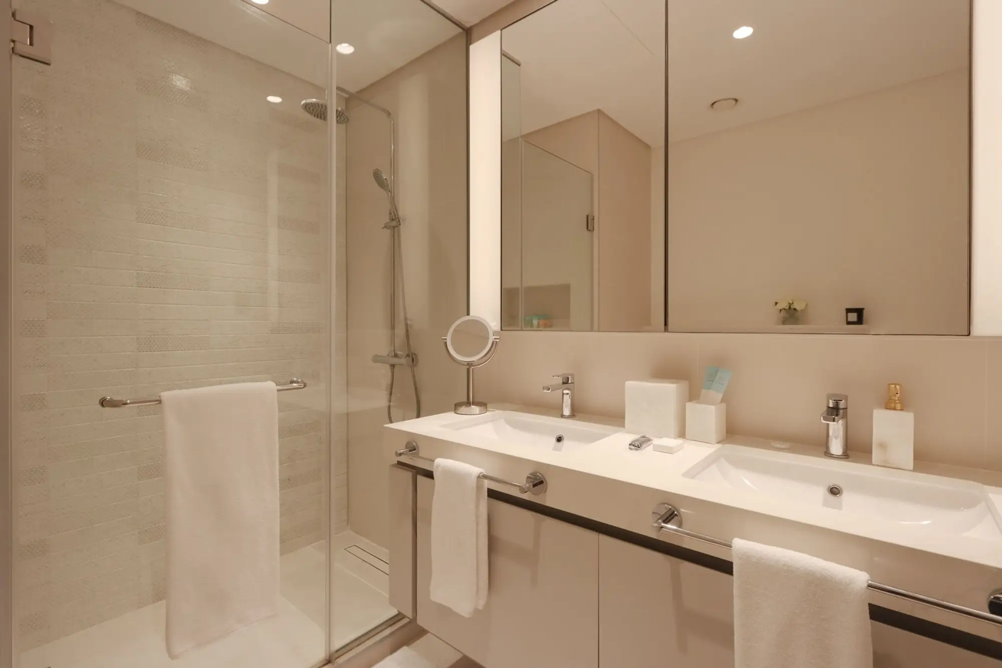 3BR with Marina Skyline View & Private Beach, Dubai