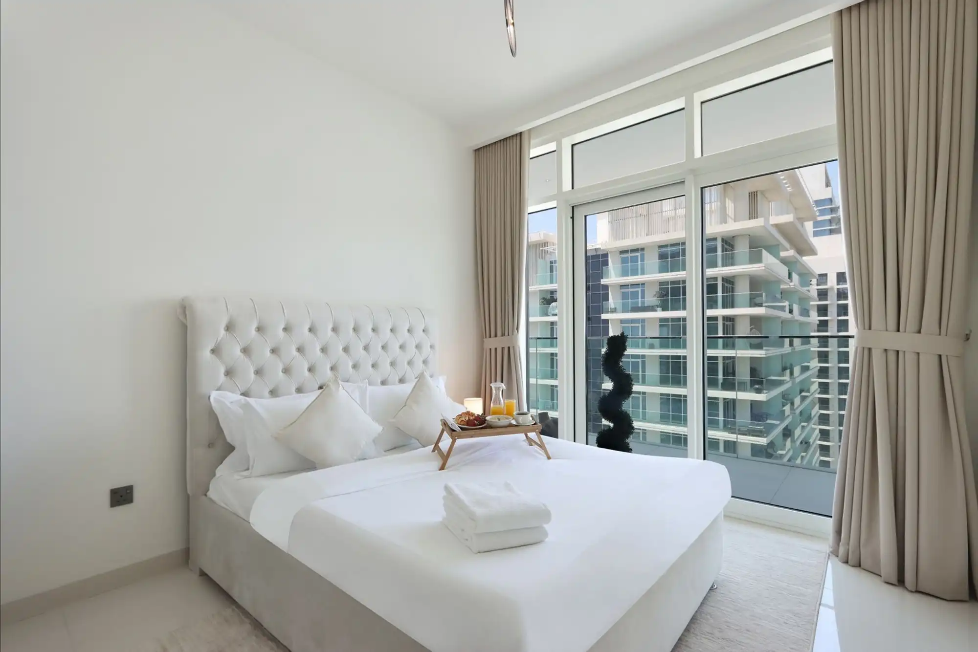3BR with Marina Skyline View & Private Beach, Dubai