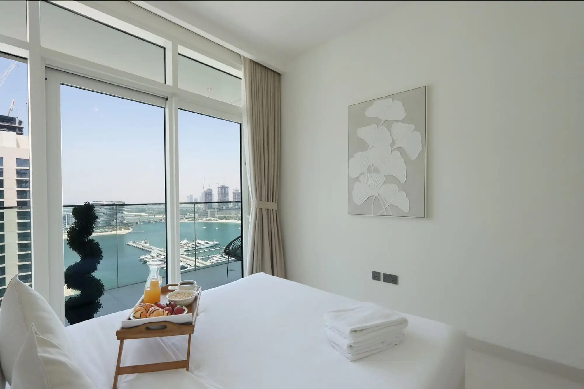 3BR with Marina Skyline View & Private Beach, Dubai