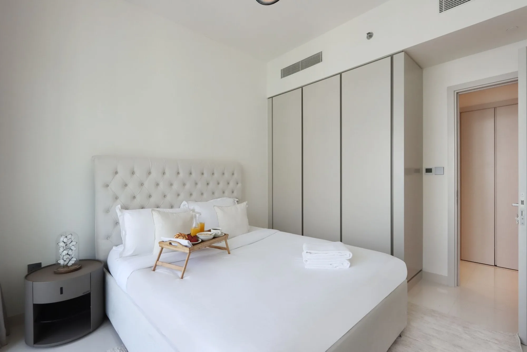 3BR with Marina Skyline View & Private Beach, Dubai