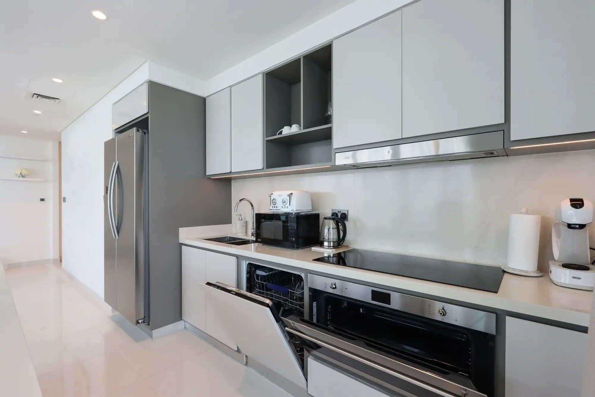 3BR with Marina Skyline View & Private Beach, Dubai