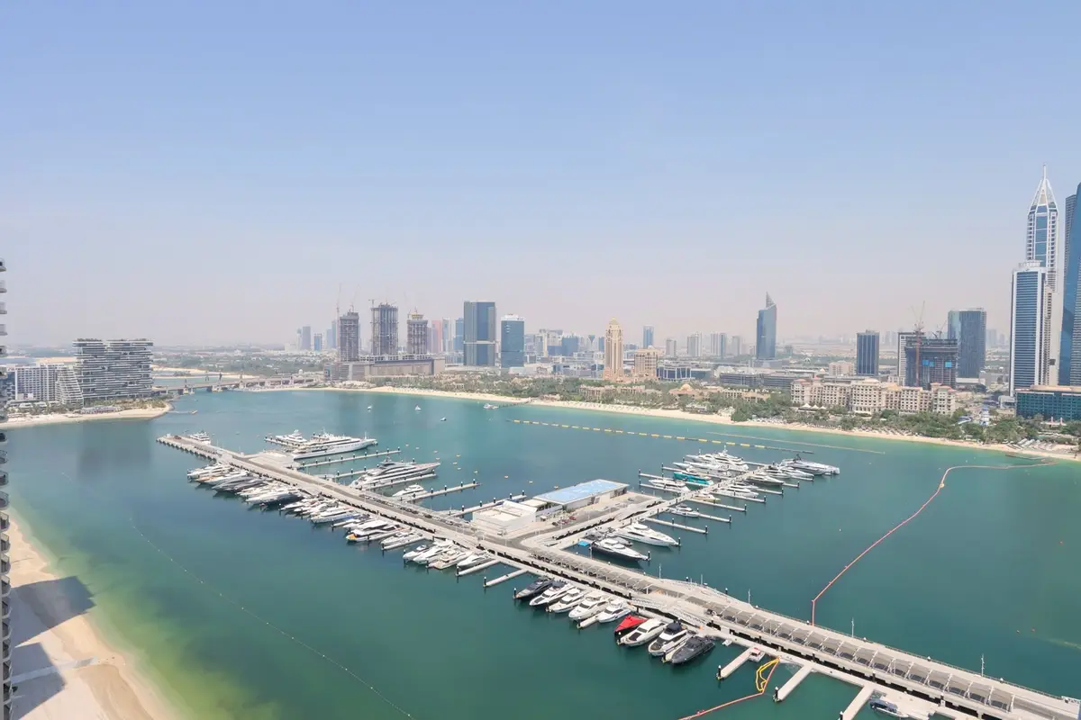 3BR with Marina Skyline View & Private Beach, Dubai