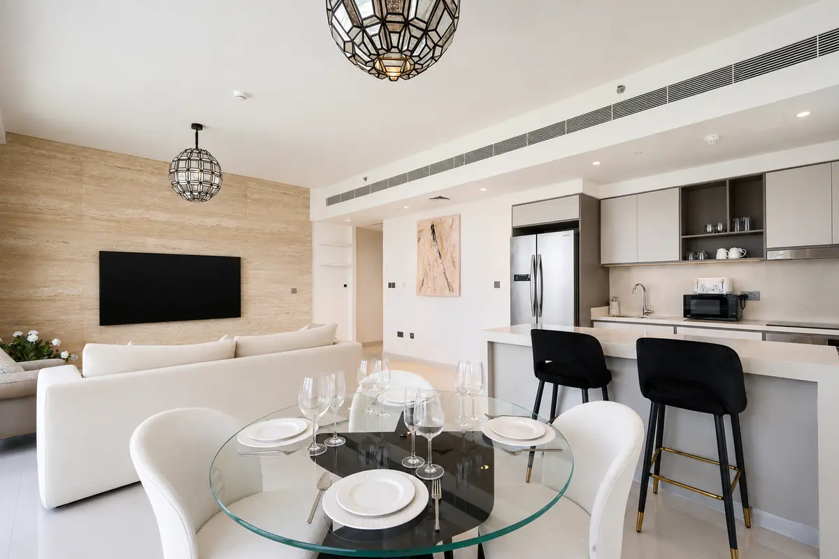3BR with Marina Skyline View & Private Beach, Dubai