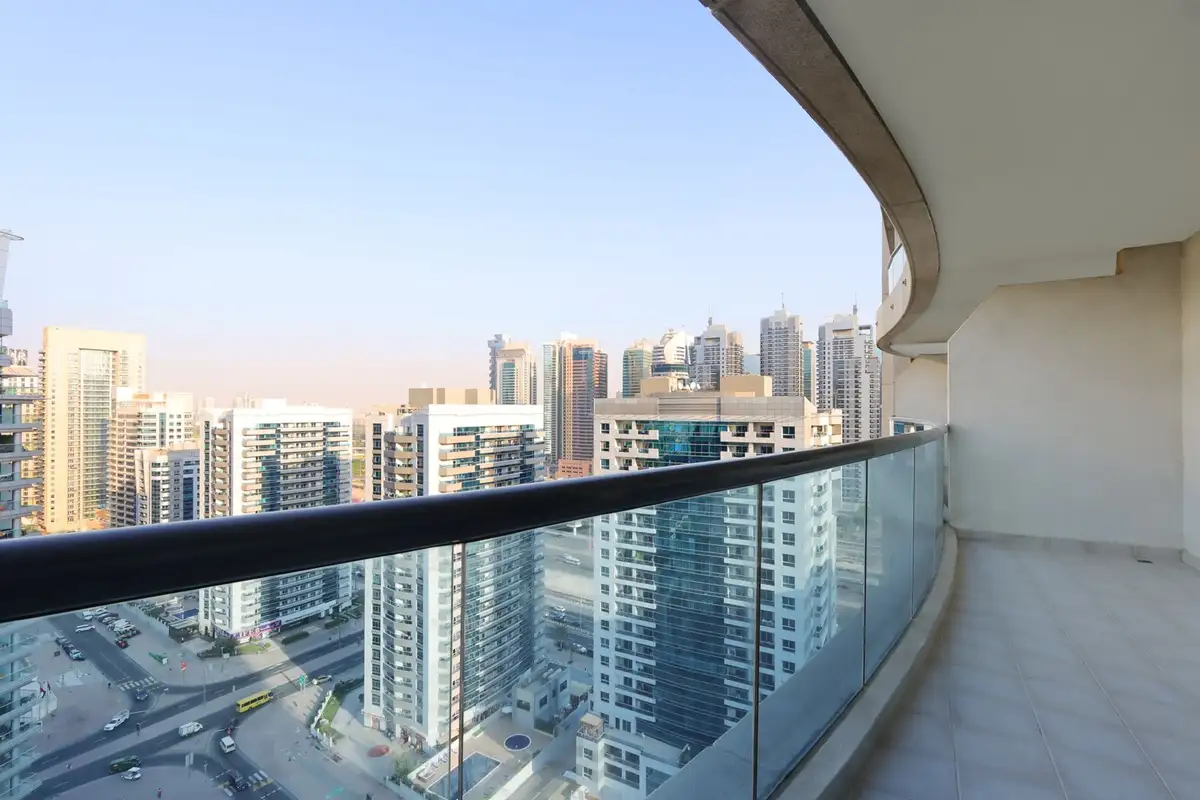 3BR with Marina Skyline Views, Near Mall & Metro, Dubai