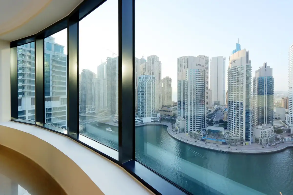 3BR with Marina Skyline Views, Near Mall & Metro, Dubai
