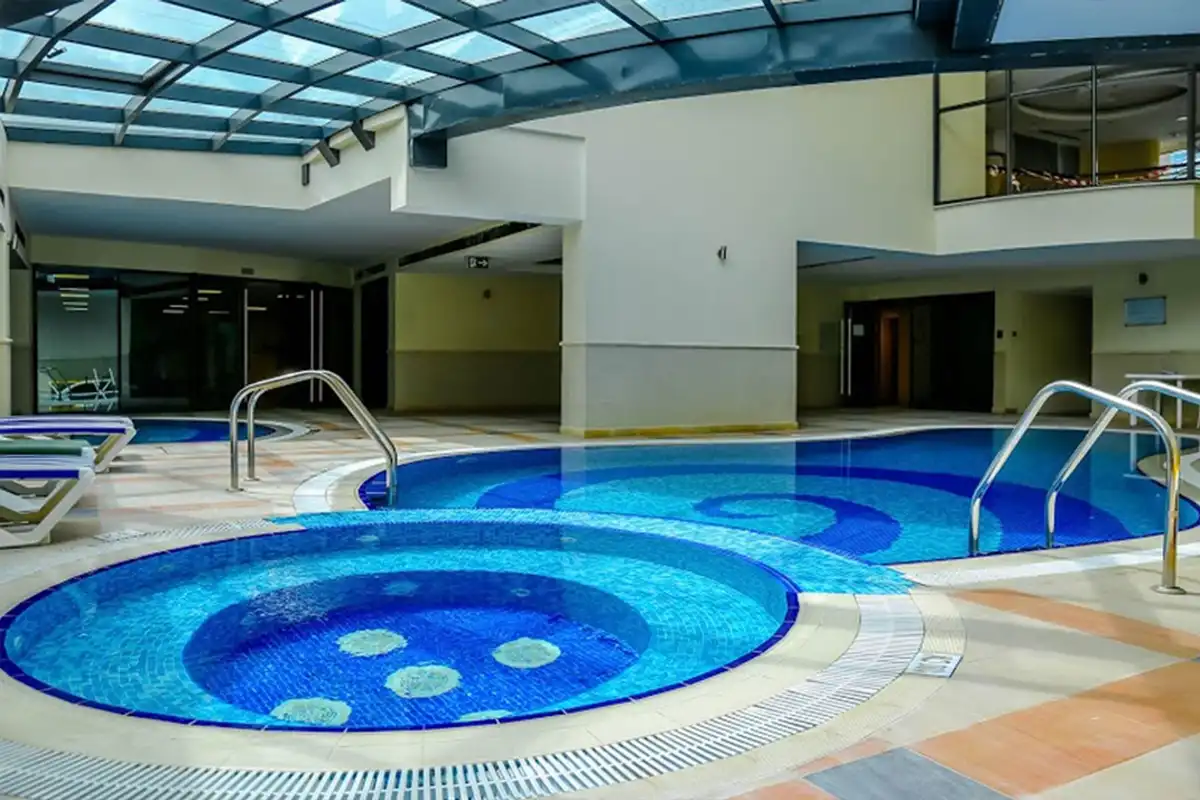 3BR with Marina Skyline Views, Near Mall & Metro, Dubai