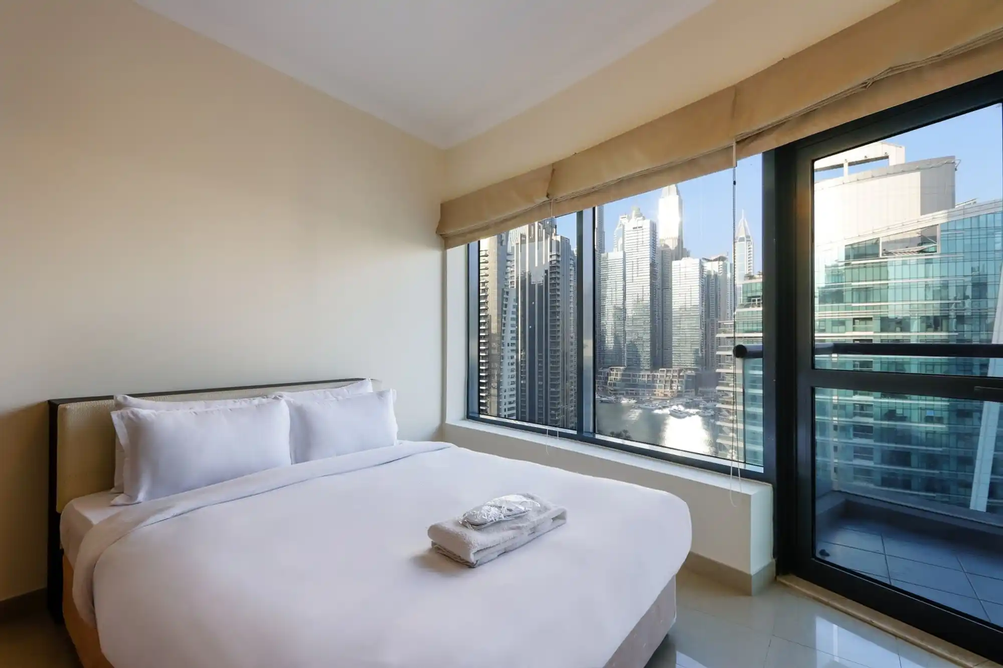 3BR with Marina Skyline Views, Near Mall & Metro, Dubai