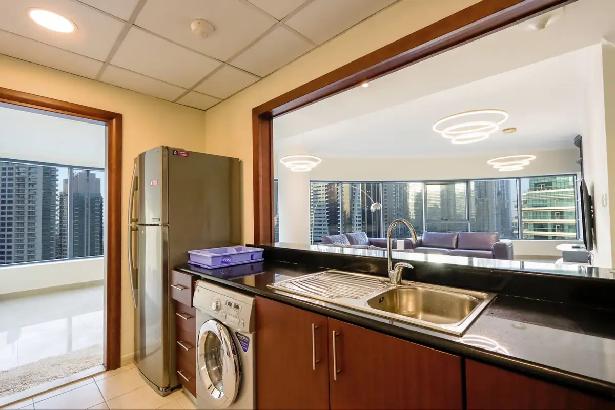 3BR with Marina Skyline Views, Near Mall & Metro, Dubai