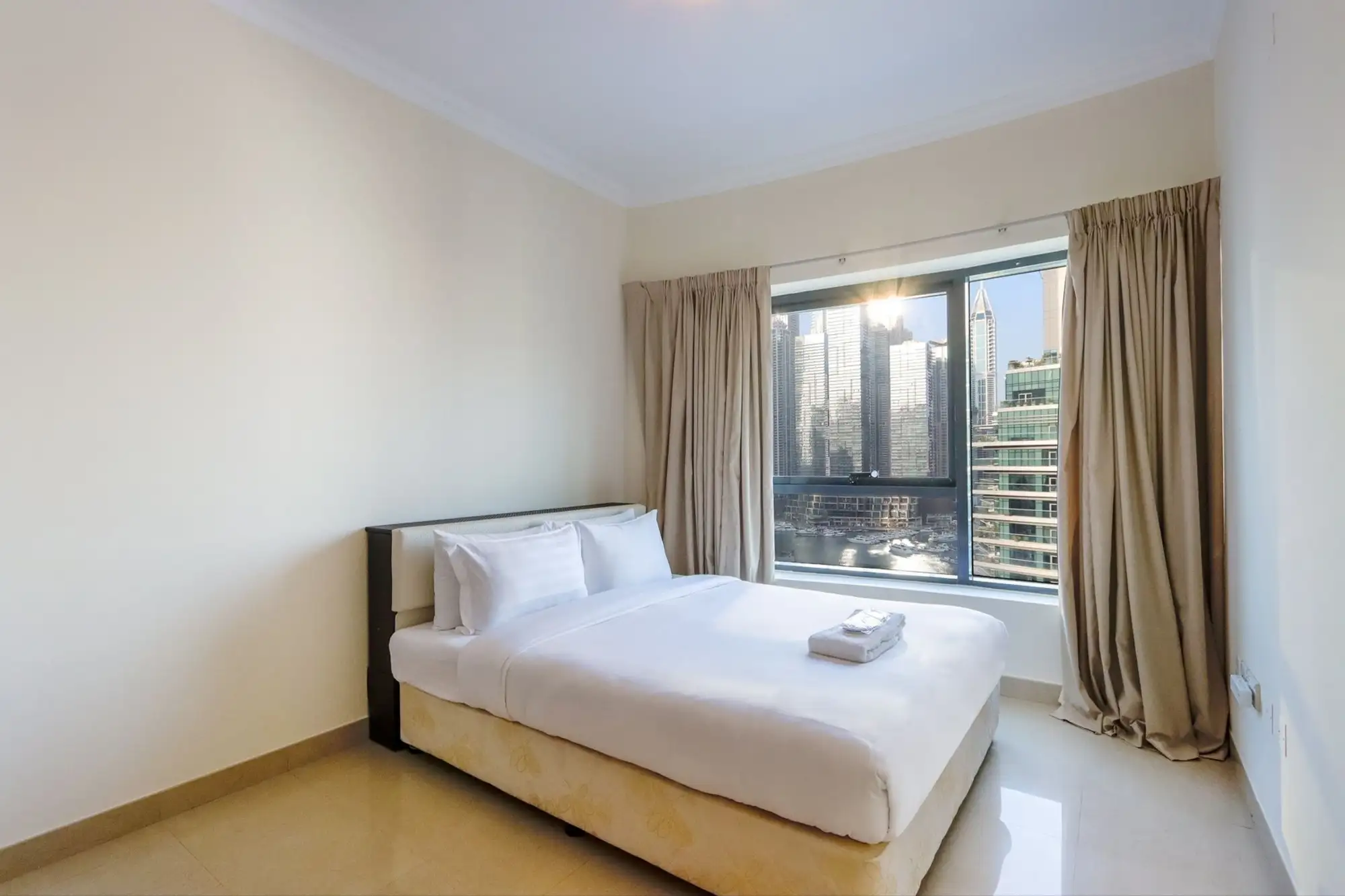 3BR with Marina Skyline Views, Near Mall & Metro, Dubai