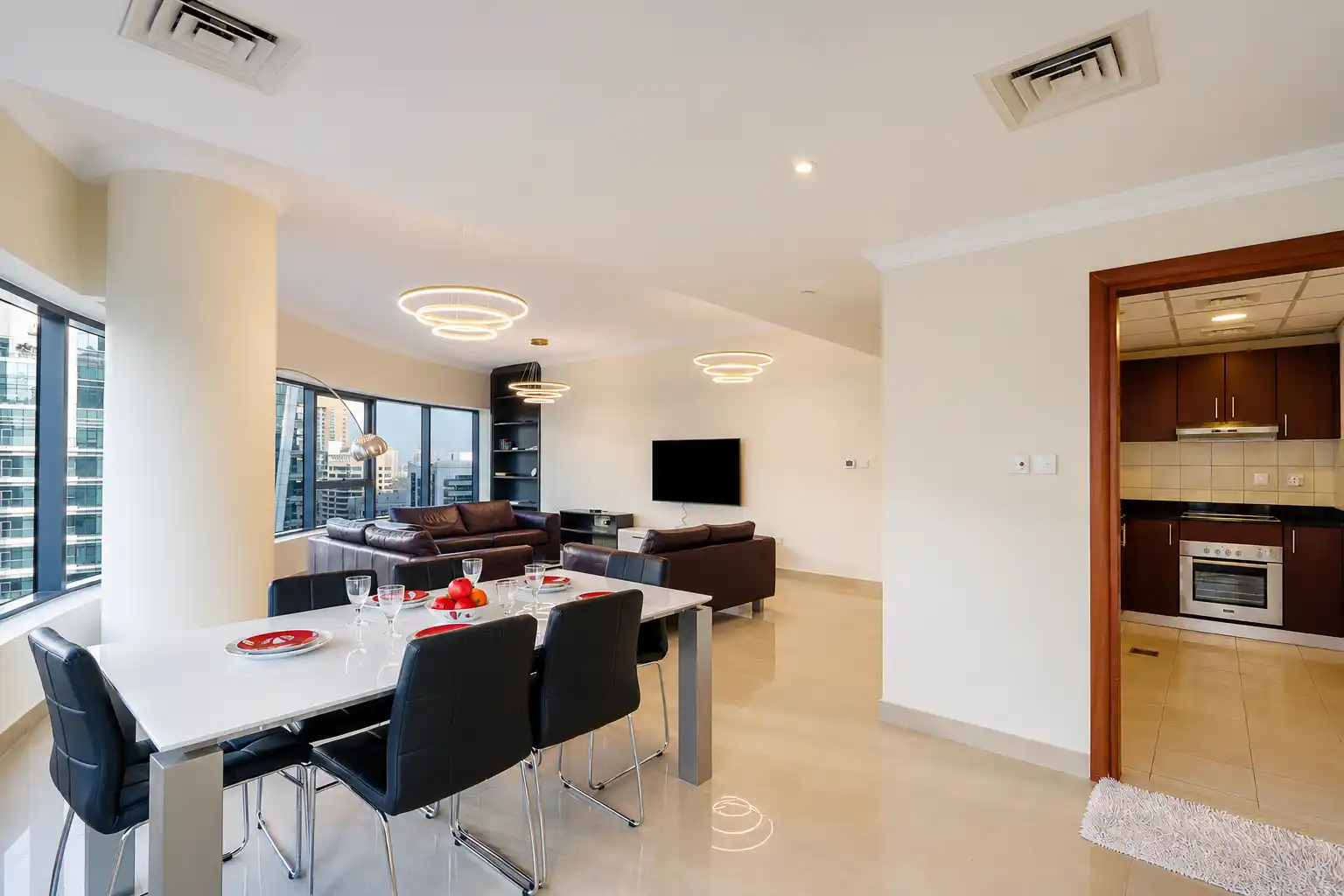 3BR with Marina Skyline Views, Near Mall & Metro, Dubai