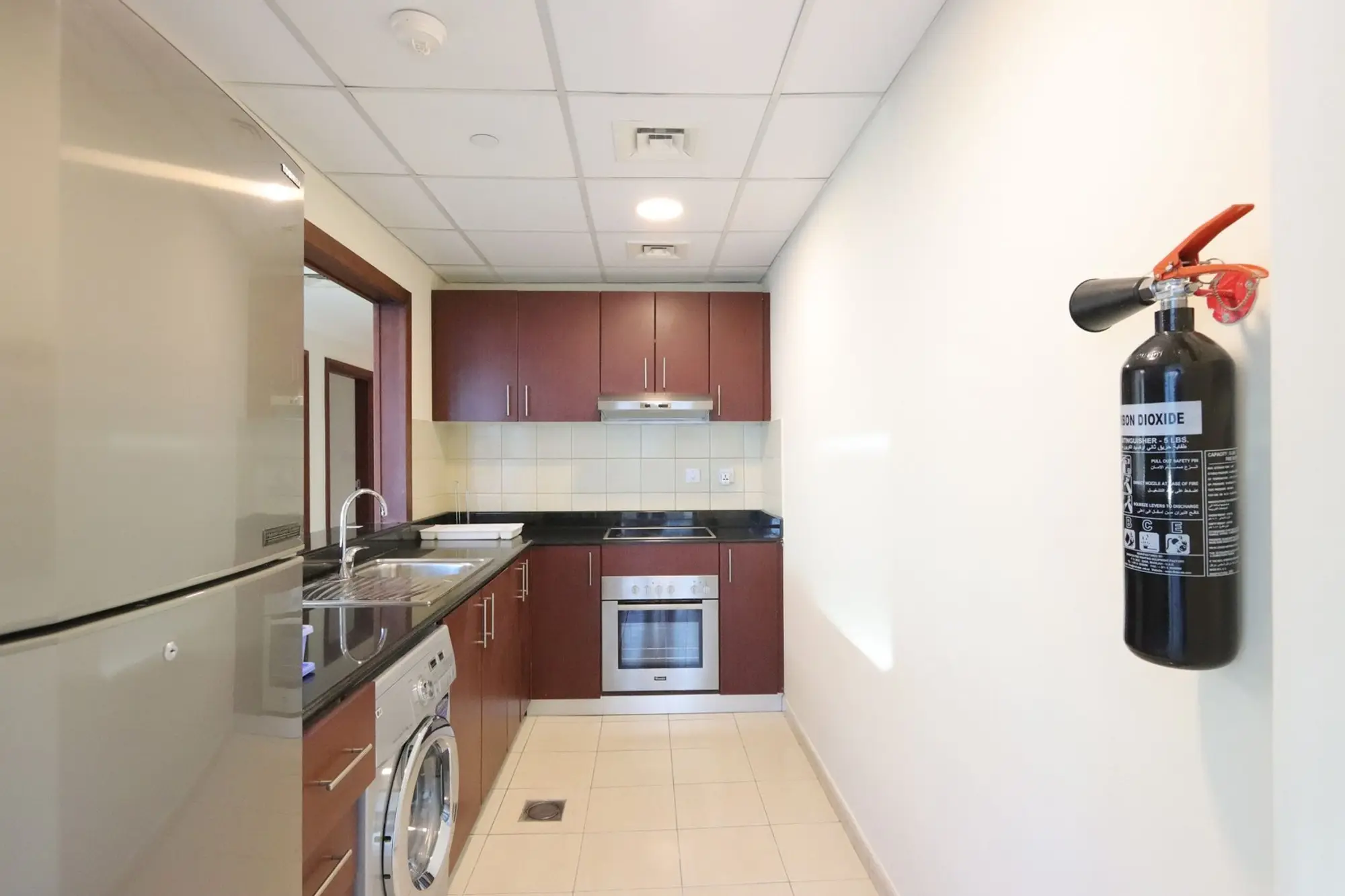 3BR with Marina Skyline Views, Near Mall & Metro, Dubai
