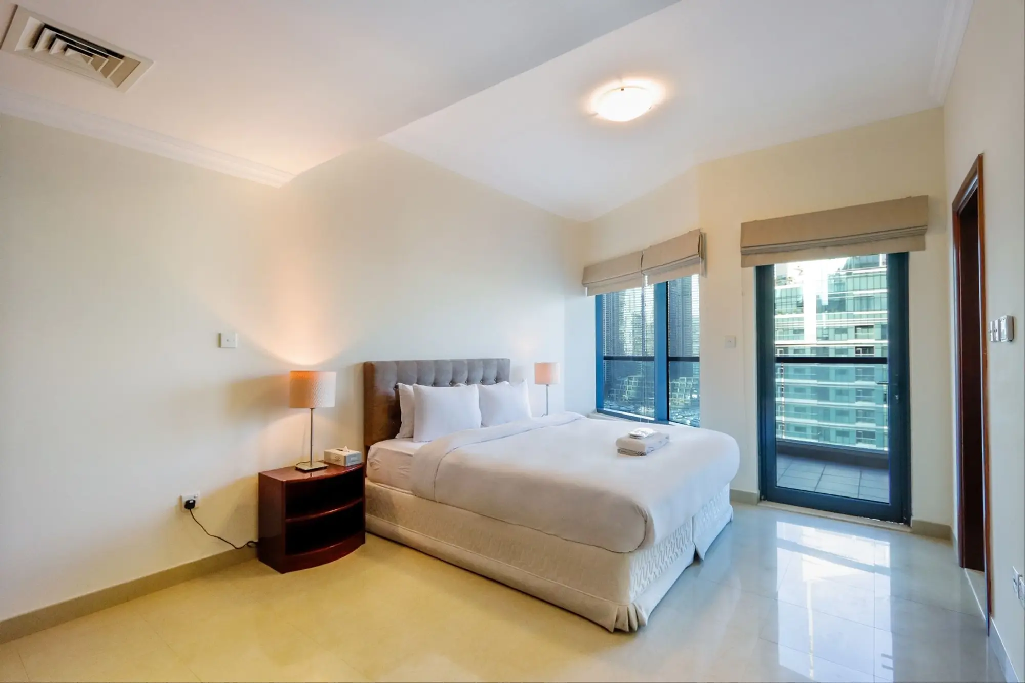 3BR with Marina Skyline Views, Near Mall & Metro, Dubai
