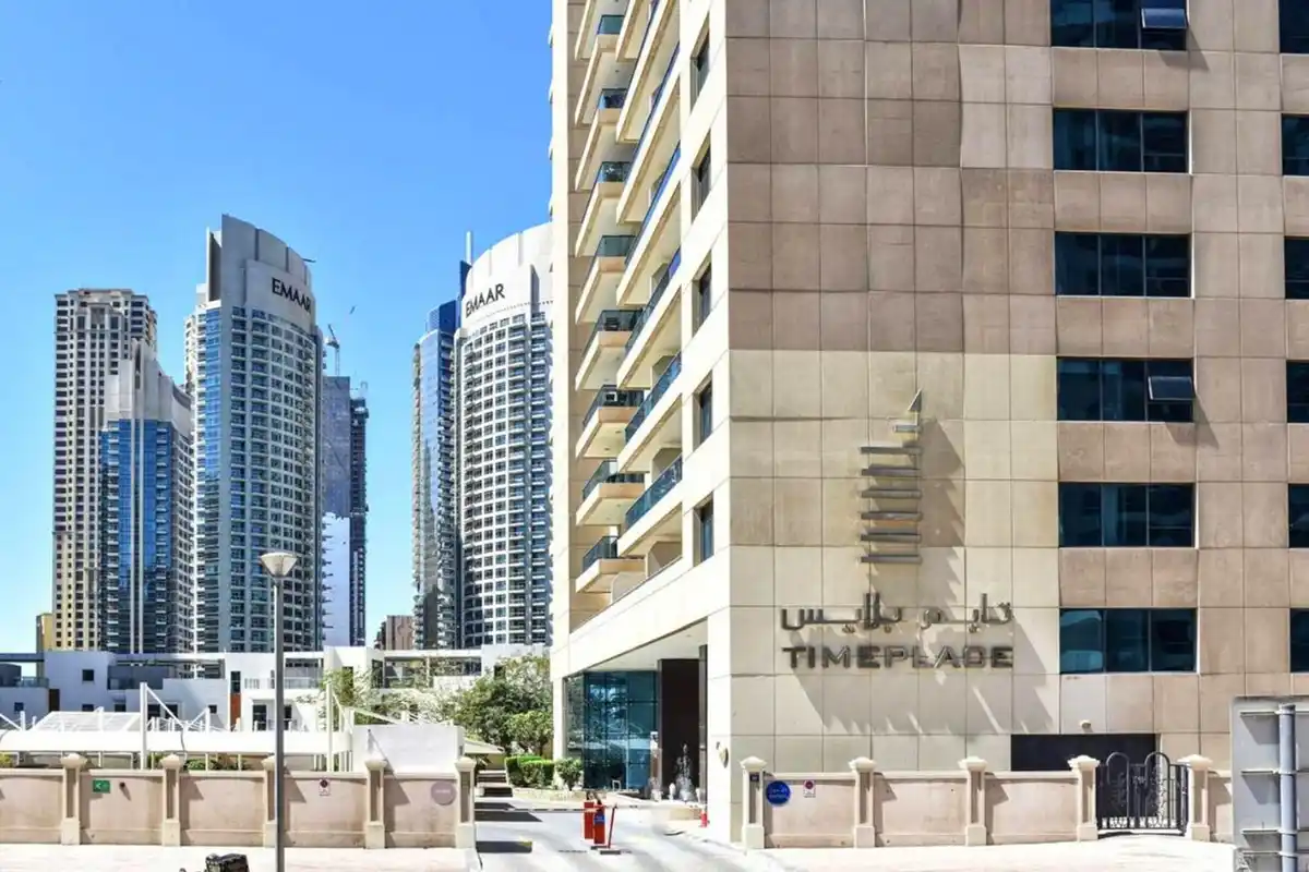 3BR with Marina Skyline Views, Near Mall & Metro, Dubai