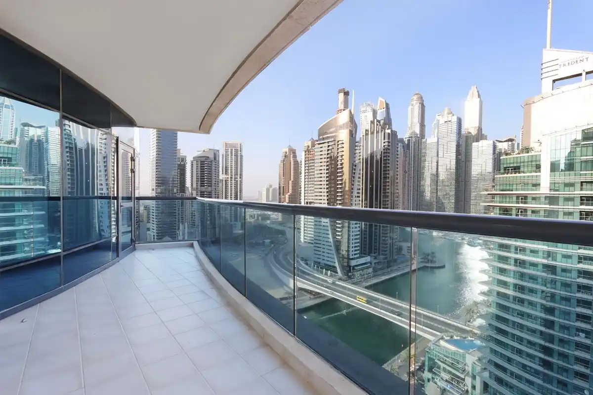 3BR with Marina Skyline Views, Near Mall & Metro, Dubai