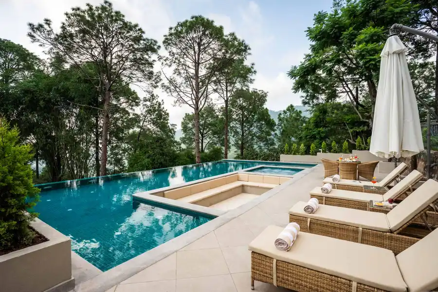 4 Rooms @ The Mansion W/Outdoor Infinity Pool & Jacuzzi, Kasauli