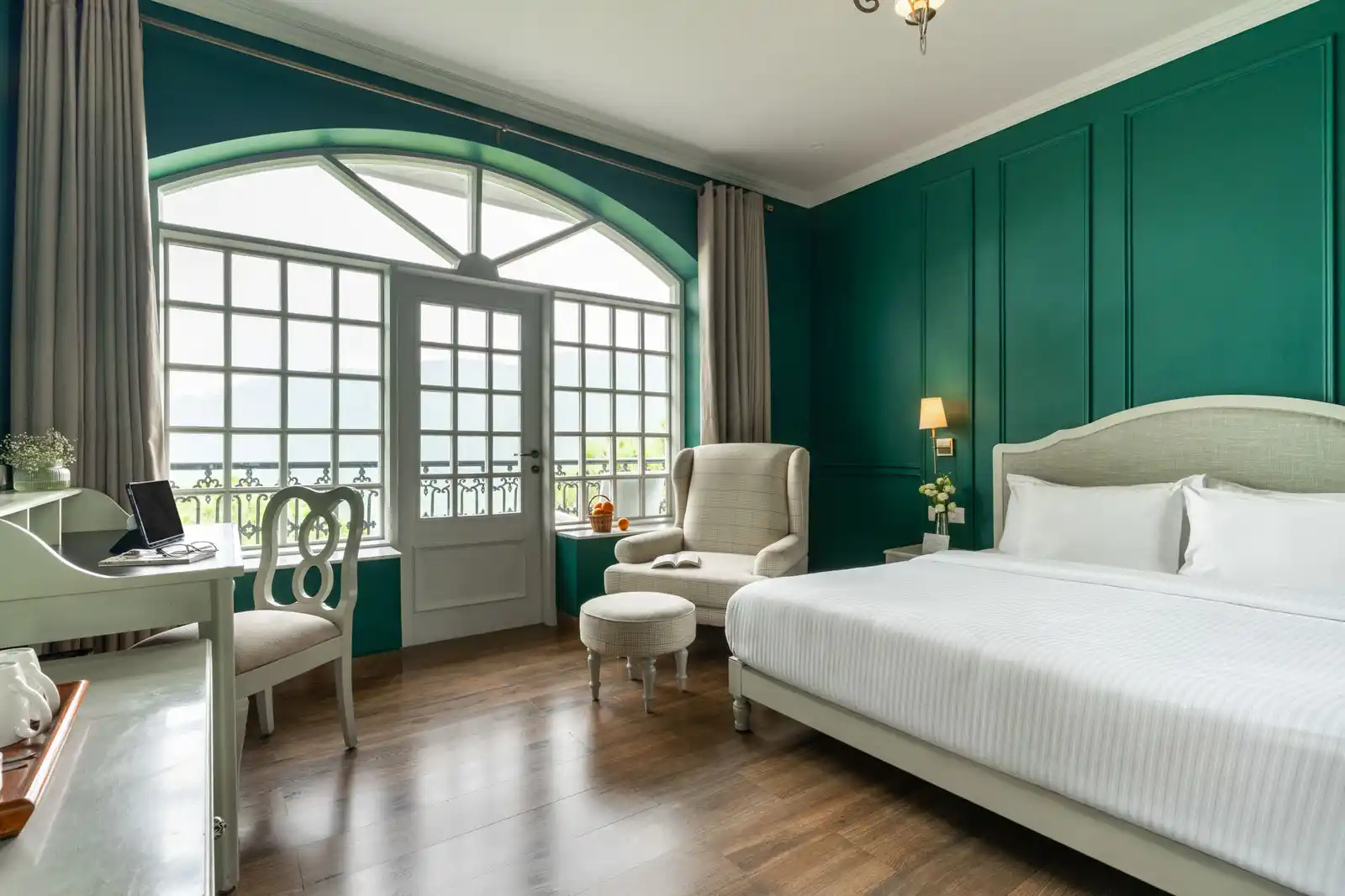4 Rooms @ The Mansion W/Outdoor Infinity Pool & Jacuzzi, Kasauli