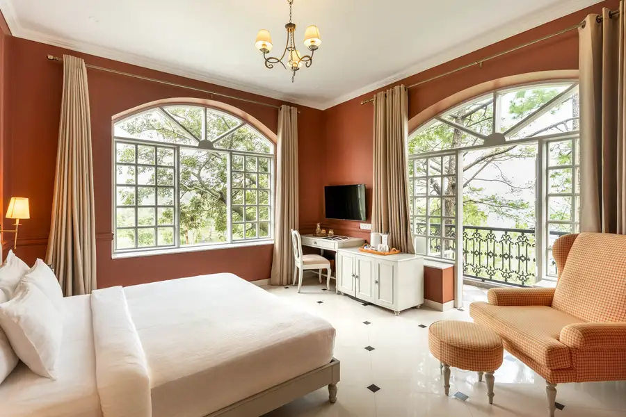 4 Rooms @ The Mansion W/Outdoor Infinity Pool & Jacuzzi, Kasauli