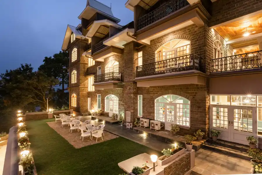 4 Rooms @ The Mansion W/Outdoor Infinity Pool & Jacuzzi, Kasauli