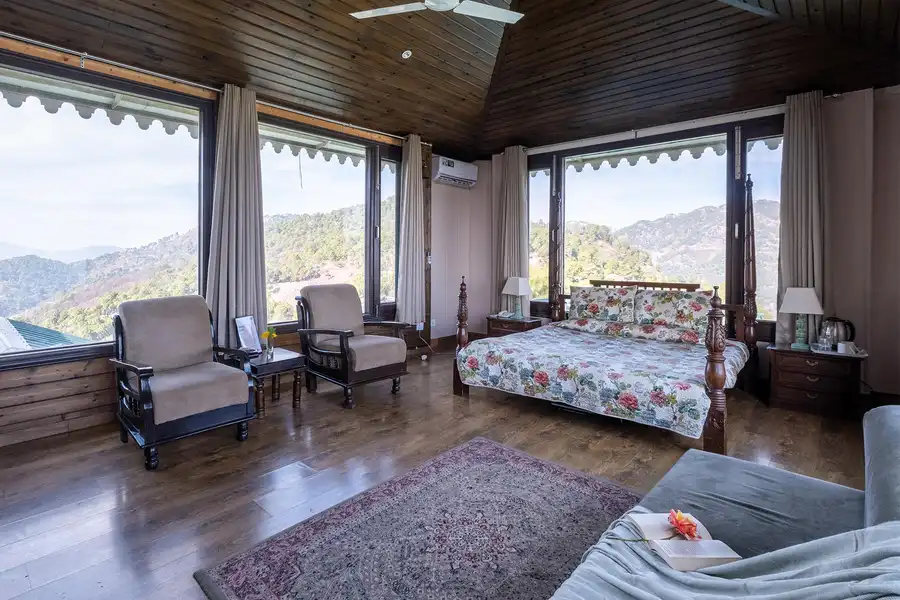 4 Rooms @ Villa Mountain Crest w/ Outdoor Pool, Kasauli