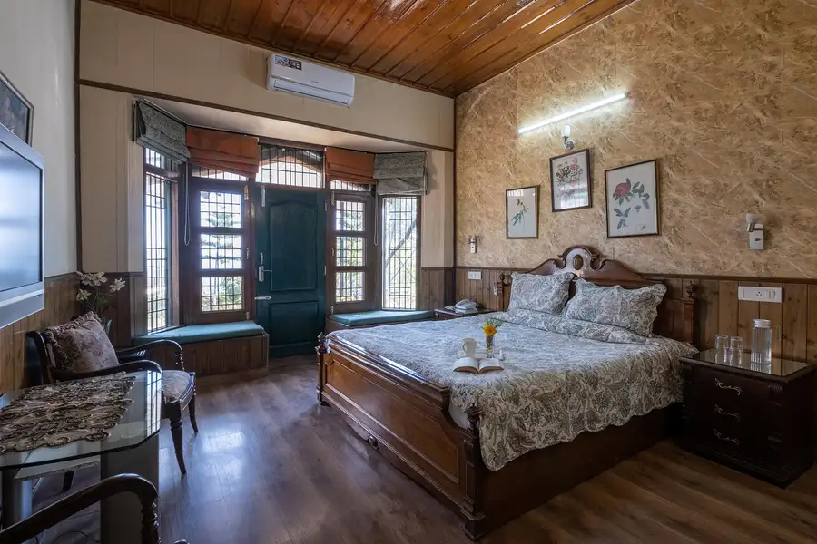 4 Rooms @ Villa Mountain Crest w/ Outdoor Pool, Kasauli