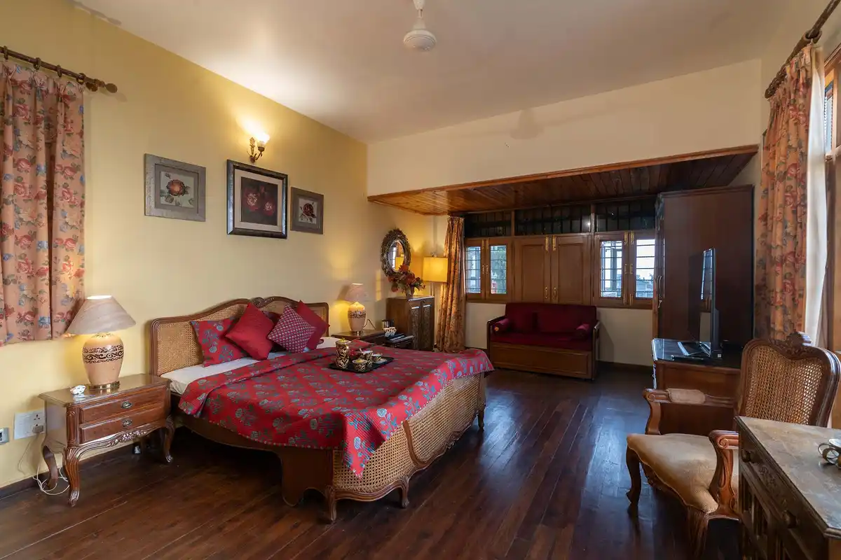 7 Rooms @ Mysty View w/ Glass Sun-Room, Kasauli