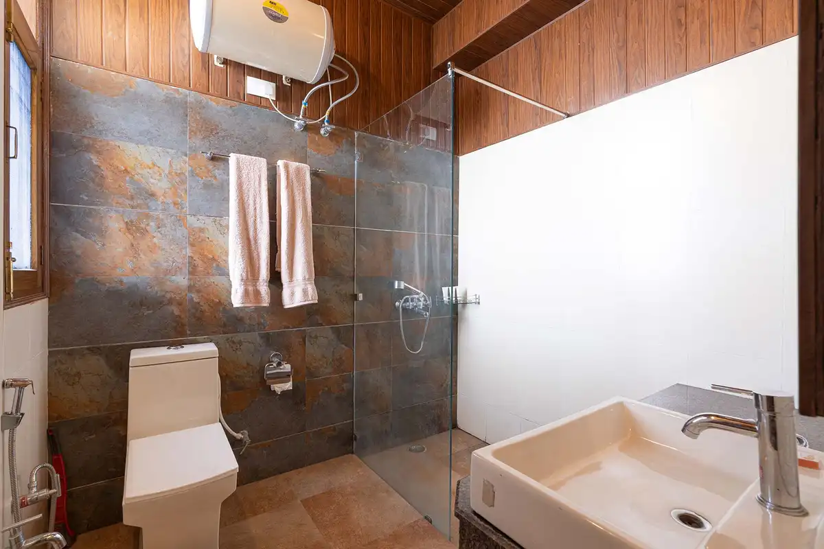 7 Rooms @ Mysty View w/ Glass Sun-Room, Kasauli