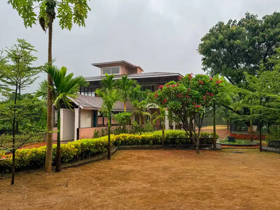 Aaraa Vilas, Karjat