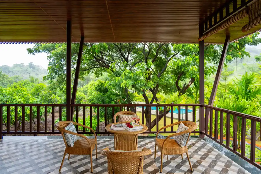 Aaraa Vilas, Karjat