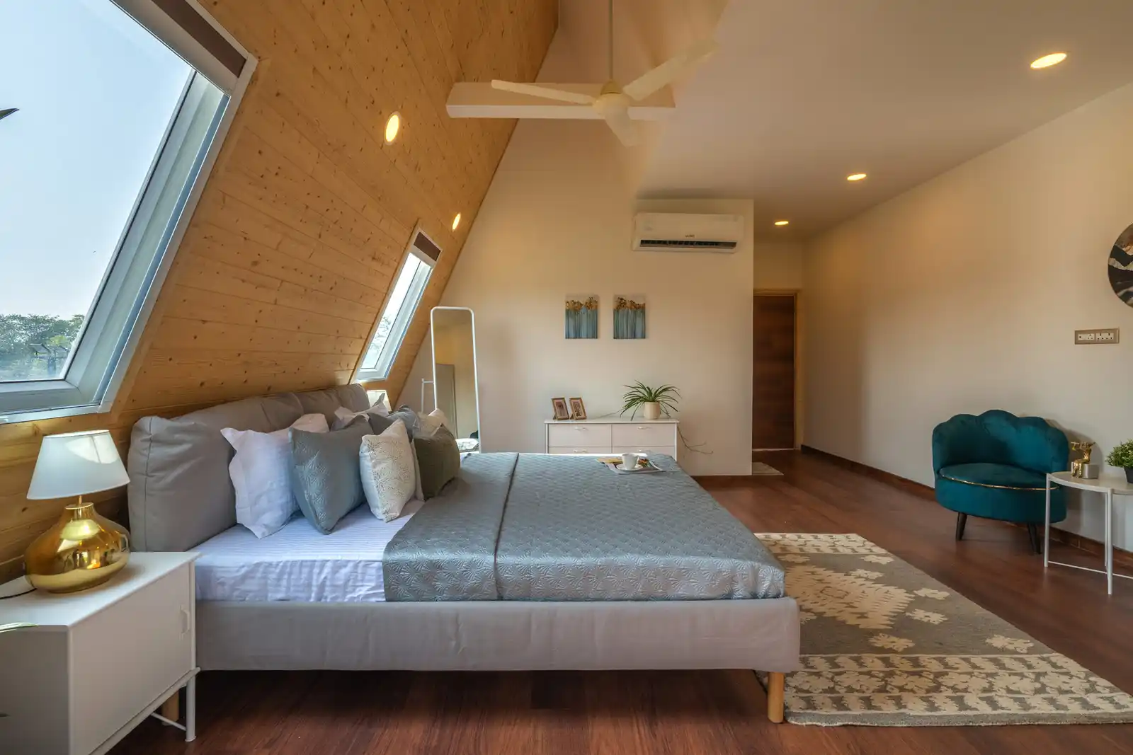 Aarna Estate w/ Private Pool & Pickleball Court, New Delhi