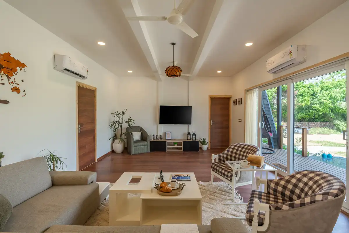 Aarna Estate w/ Private Pool & Pickleball Court, New Delhi