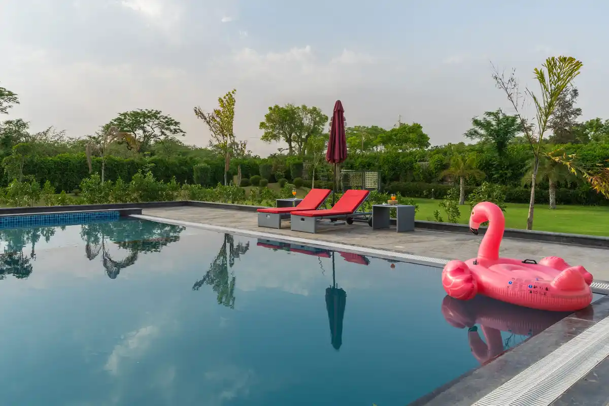 Aarna Estate w/ Private Pool & Pickleball Court, New Delhi