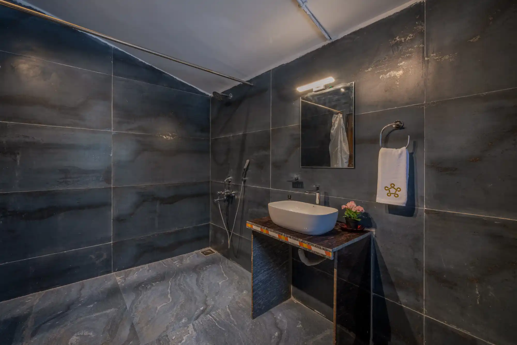 Adora Annex, Murud