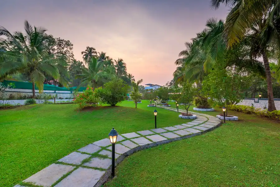 Adora Woods And Hills, Murud