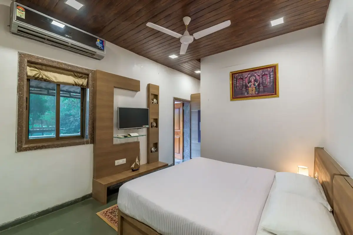 Adora Woods And Hills, Murud