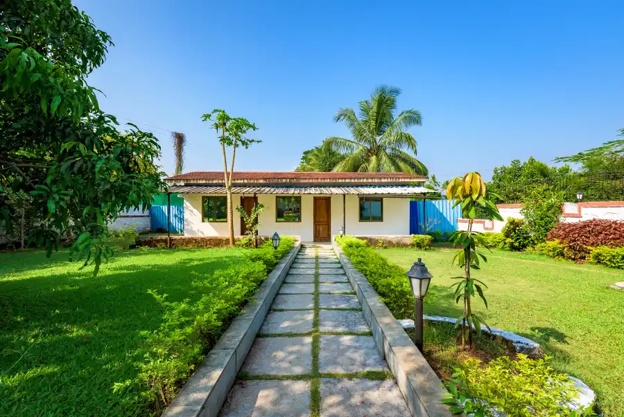 Adora Woods And Hills, Murud